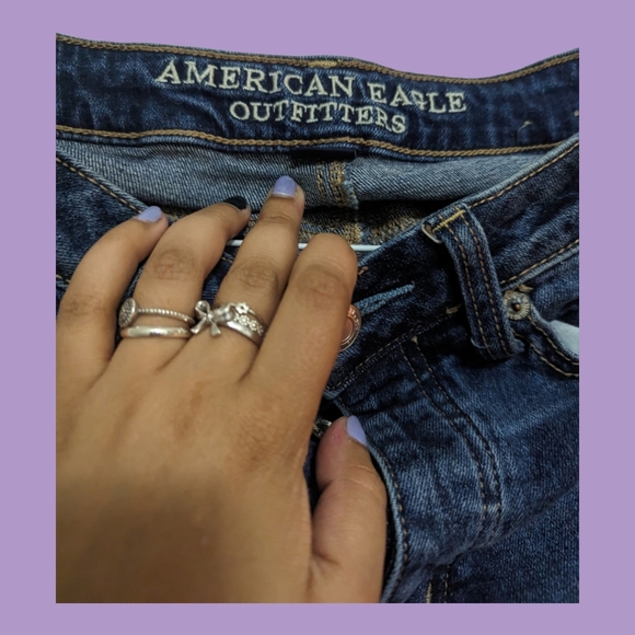 American Eagle Vintage High Rise Jeans in Size 2 - Picture 3 of 4